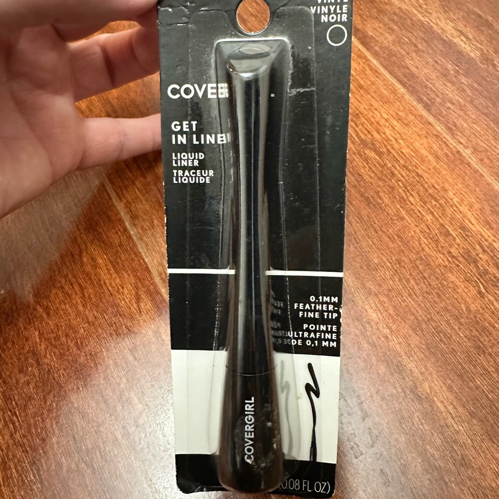 COVERGIRL Vinyl Noir Liquid Liner
